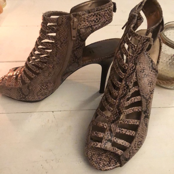 Faux Snake Skin Heels π perfect for a night out! - Picture 2 of 4